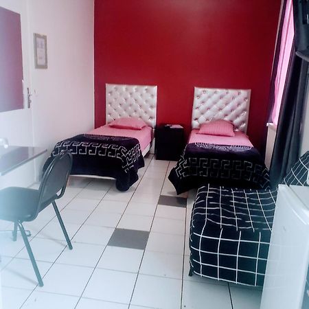 Le Cedre Hotell Saint-Denis  Exteriör bild
